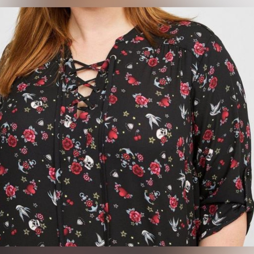 #1419 Torrid Harper Georgette Lace Up 3/4 Sleeve Blouse Pixxy Tattoo Icons Black - Picture 3 of 10
